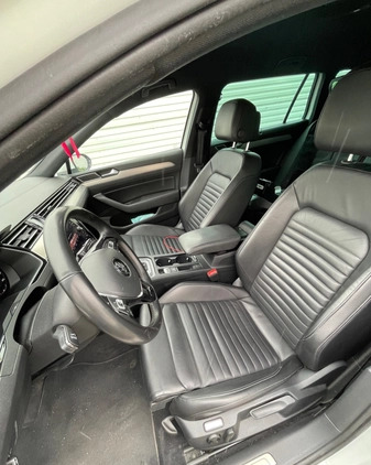 Volkswagen Passat cena 82000 przebieg: 205000, rok produkcji 2018 z Siedlce małe 56